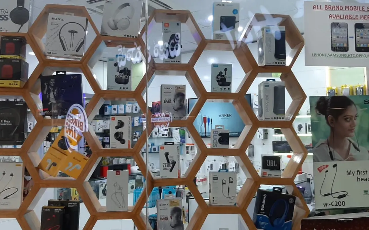 BB Mobiles at PVP Square