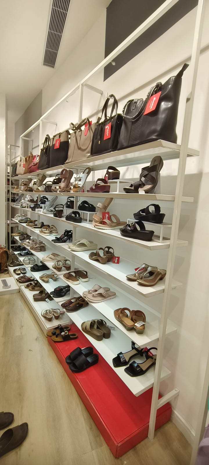 Bata store photo 1